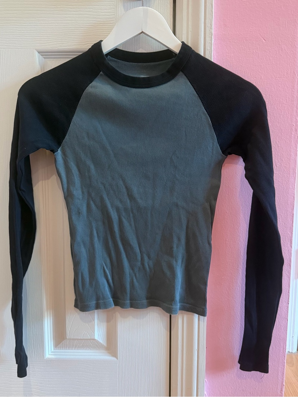 Brandy Melville Long Sleeve Baseball Raglan Tee - Black and Blue